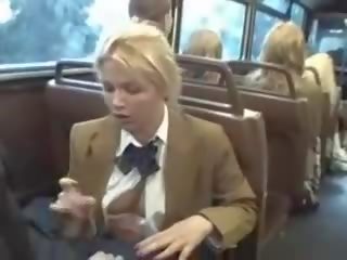 Blonda gagica suge asiatic lads johnson pe the autobus
