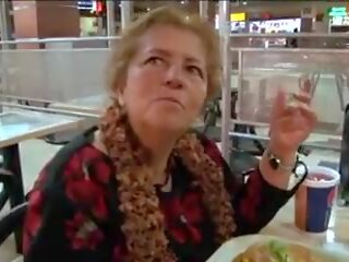 Storas baltas močiutė gauna skilimas platus atviras, suaugusieji filmas 93